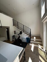 12206 Falkirk Ln in Los Angeles, CA - Building Photo - Building Photo