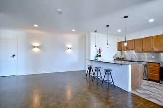 1301 W Touhy Ave, Unit 309 in Park Ridge, IL - Building Photo - Building Photo