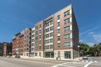 601 Albany St in Boston, MA - Building Photo - Building Photo