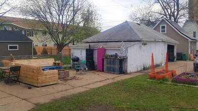 1715 6th St NE, Unit #2 in Minneapolis, MN - Foto de edificio - Building Photo