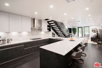 724 Croft Ave in Los Angeles, CA - Building Photo - Building Photo