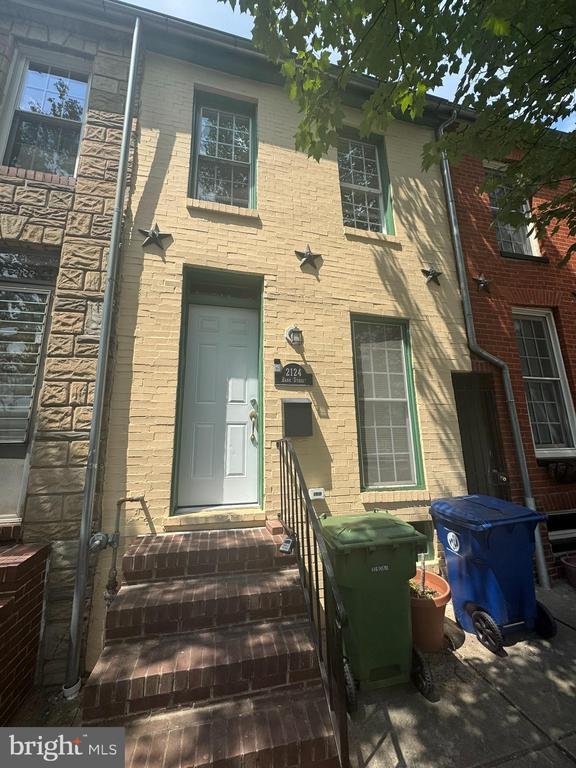 property at 2124 Bank St