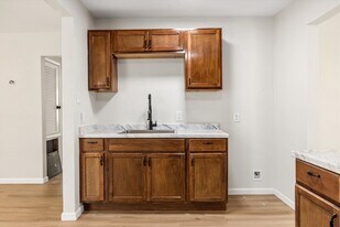 1127 Harris Way in Galveston, TX - Building Photo