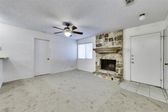 9802 Hundred Oaks Cir in Austin, TX - Building Photo - Building Photo