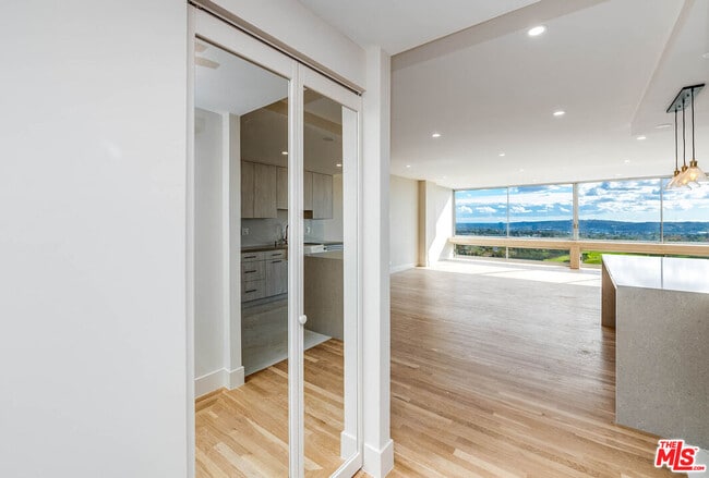 2222 Ave of the Stars in Los Angeles, CA - Building Photo - Building Photo