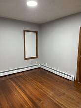 105 School St, Unit 1 in Central Falls, RI - Foto de edificio - Building Photo