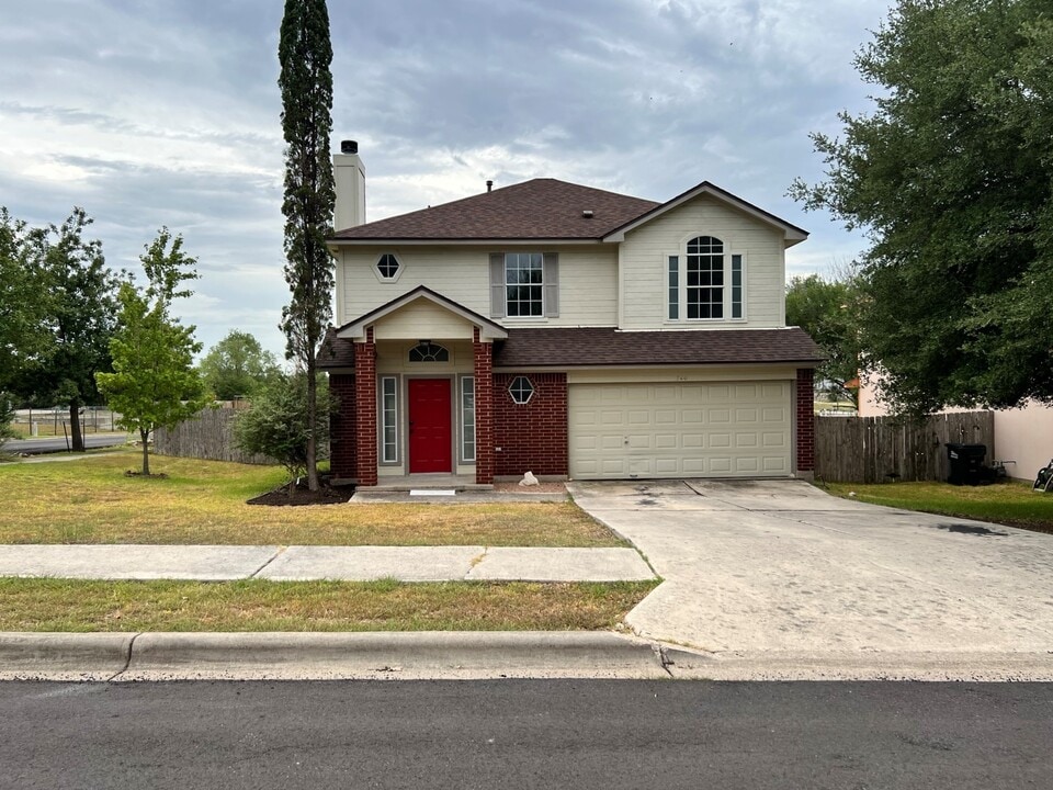 740 Winborne Way in Buda, TX - Building Photo