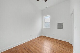 7600 S Marquette Ave in Chicago, IL - Building Photo - Building Photo
