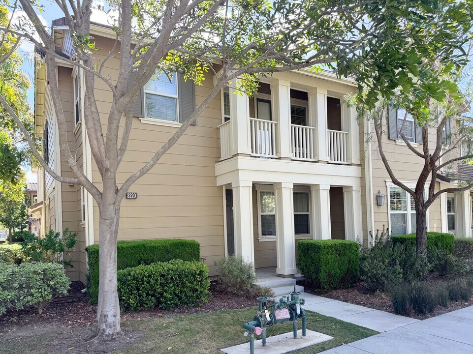 3220 London Ln in Oxnard, CA - Building Photo