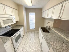 1515 Sandy Springs Rd in Houston, TX - Building Photo - Building Photo