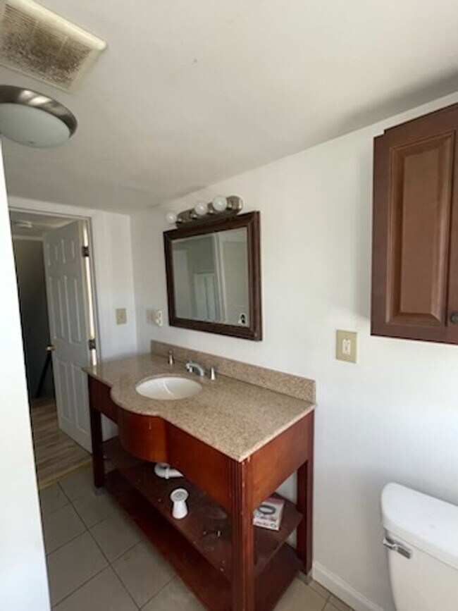 303 Park Ave, Unit Apartment 3 in Charleston, WV - Foto de edificio - Building Photo