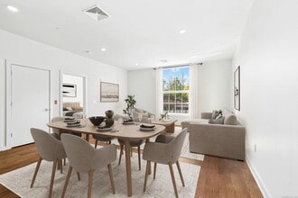 15 Corbin Dr in Darien, CT - Building Photo - Building Photo