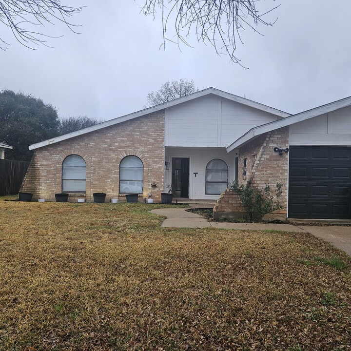 3703 Fort Hunt Dr in Arlington, TX - Building Photo