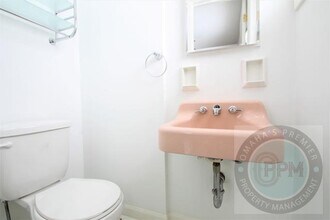 8605 Pratt St in Omaha, NE - Building Photo - Building Photo