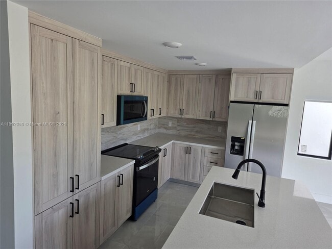 1402 NW 1st St in Florida City, FL - Foto de edificio - Building Photo