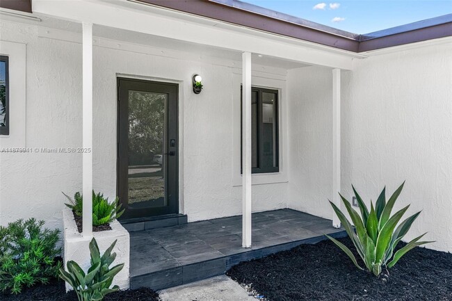 9300 Marine Dr in Cutler Bay, FL - Building Photo - Building Photo