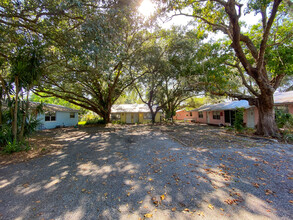 Legacy Trail Apartments in Nokomis, FL - Foto de edificio - Building Photo