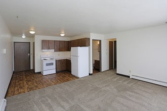 Silver Leaf South Fargo in Fargo, ND - Building Photo - Interior Photo