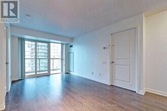 5168 Yonge St in Toronto, ON - Building Photo - Building Photo