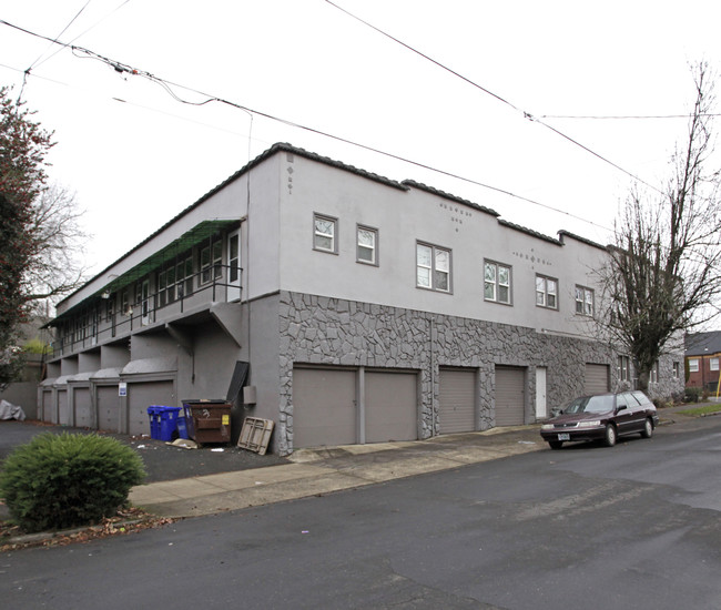 329-333 SE 20th Ave in Portland, OR - Foto de edificio - Building Photo