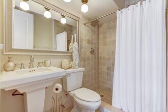 1604 S Ocean Ln, Unit 228 in Fort Lauderdale, FL - Building Photo - Building Photo