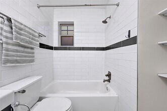 1607 Welch St in Houston, TX - Foto de edificio - Building Photo