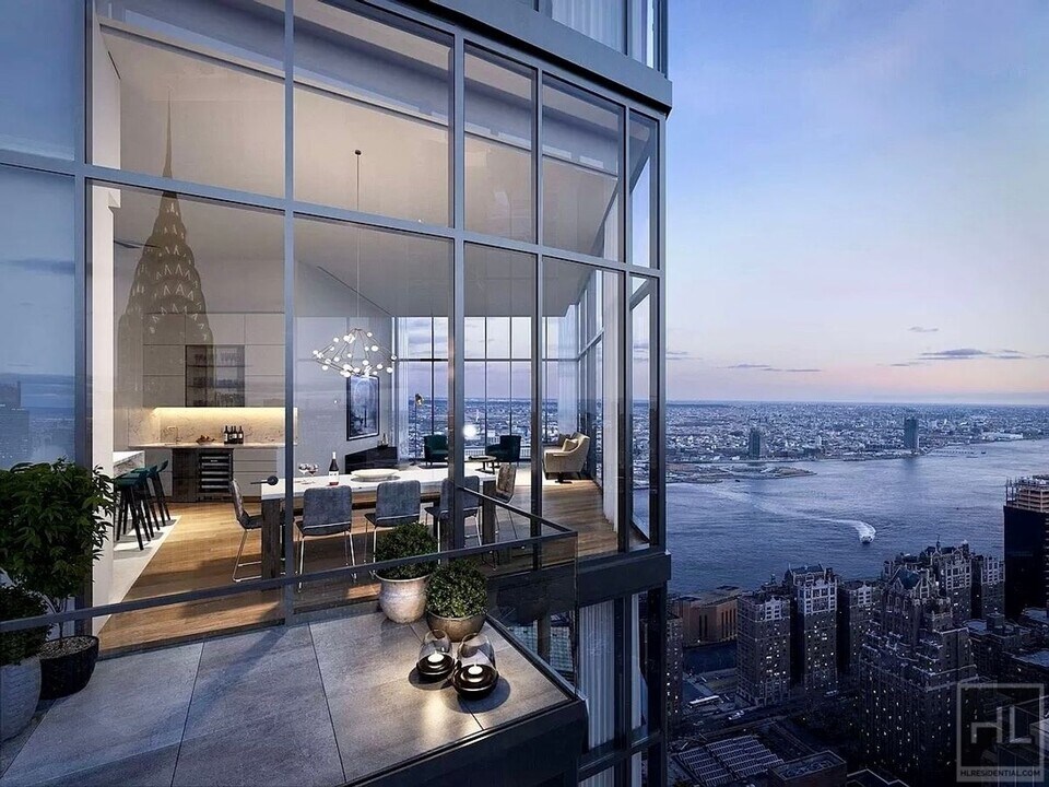 East 44th Street in New York, NY - Building Photo