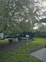 956 NE 80th St in Miami, FL - Building Photo