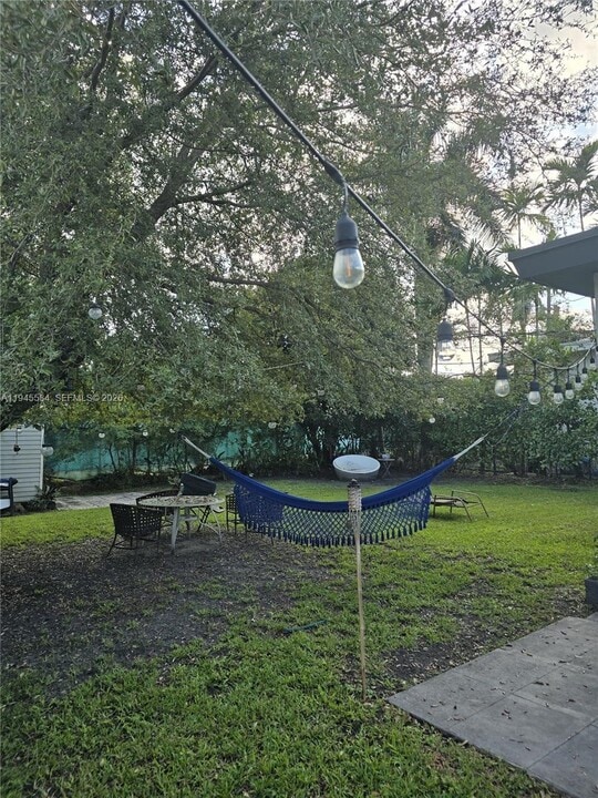 956 NE 80th St in Miami, FL - Building Photo