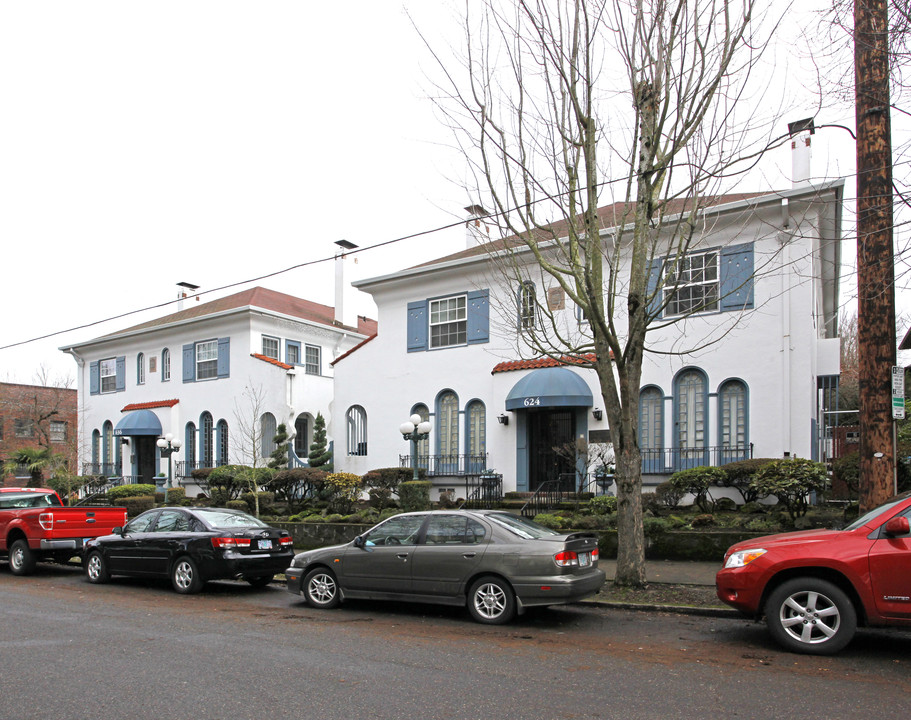 The White Apartments in Portland, OR - Building Photo