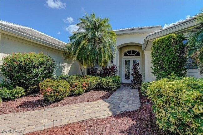 5613 Harbour Cir in Cape Coral, FL - Building Photo - Building Photo