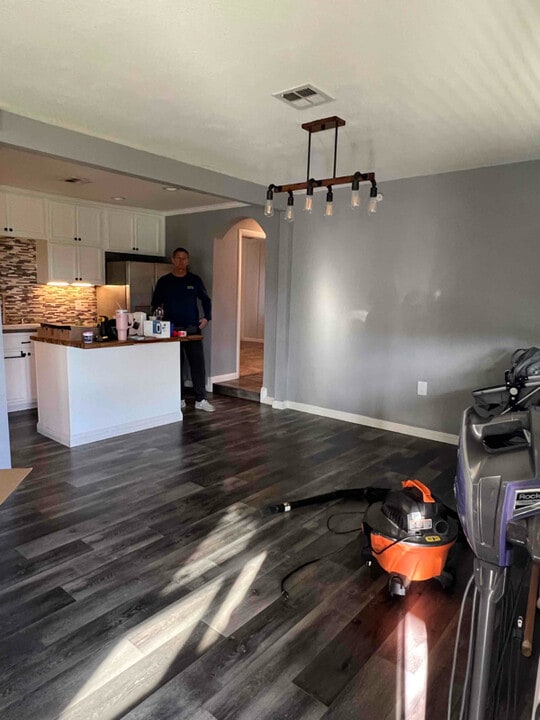 606 E B St in Oakdale, CA - Foto de edificio