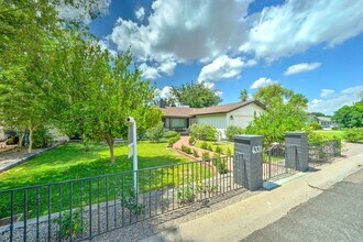 4331 E Avalon Dr in Phoenix, AZ - Foto de edificio - Building Photo
