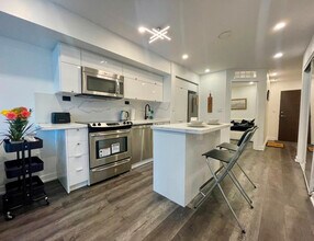 120 Fort York Blvd in Toronto, ON - Building Photo - Building Photo