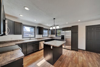 4812 Hillside St in Lincoln, NE - Building Photo - Building Photo