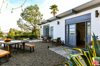 7107 Pacific View Dr in Los Angeles, CA - Building Photo - Building Photo