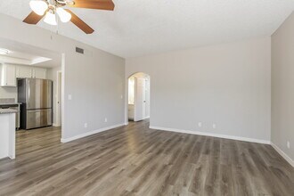 7217 Chesterton Dr in Las Vegas, NV - Building Photo - Building Photo