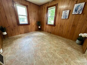 1217 Ackermant St in Waterloo, IA - Building Photo - Building Photo