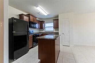 211 Magnolia Dr in Princeton, TX - Building Photo - Building Photo