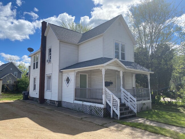 686 Lake Street | Rentals in Kalamazoo, MI