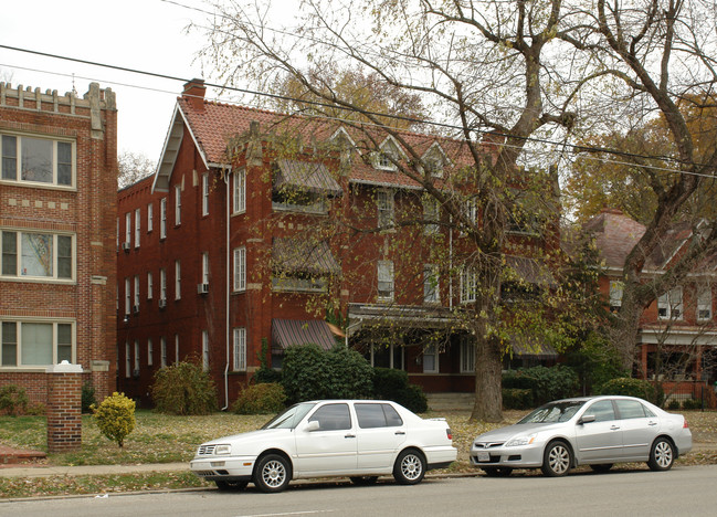 Parklane in Huntington, WV - Building Photo - Building Photo