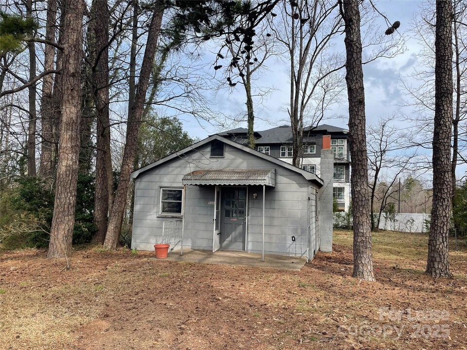 5008 Twin Dr in Charlotte, NC - Building Photo