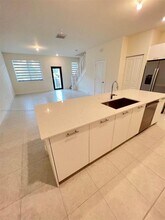 8224 NW 43rd St in Doral, FL - Building Photo - Building Photo