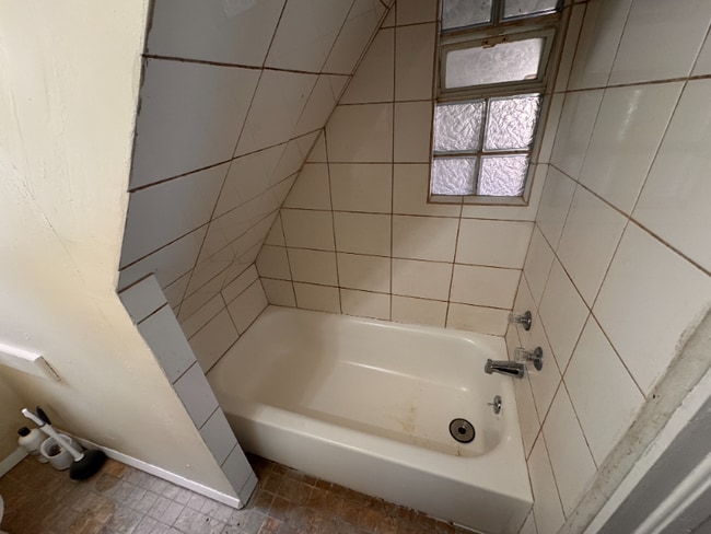 2006 W Lincoln Ave in Milwaukee, WI - Building Photo - Building Photo