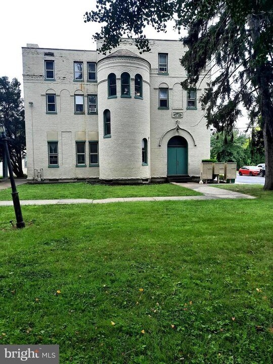 12 S Filbert St in Mechanicsburg, PA - Building Photo
