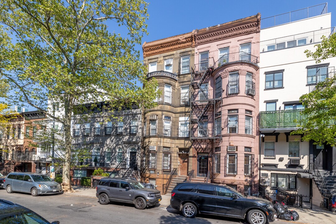 199 Hewes St in Brooklyn, NY - Building Photo