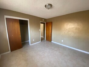 210 E Harding Ave in Bakersfield, CA - Building Photo - Building Photo