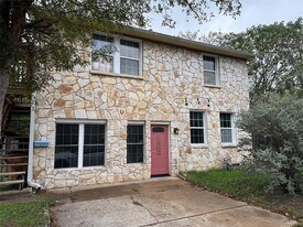 1402 W 40th St in Austin, TX - Building Photo