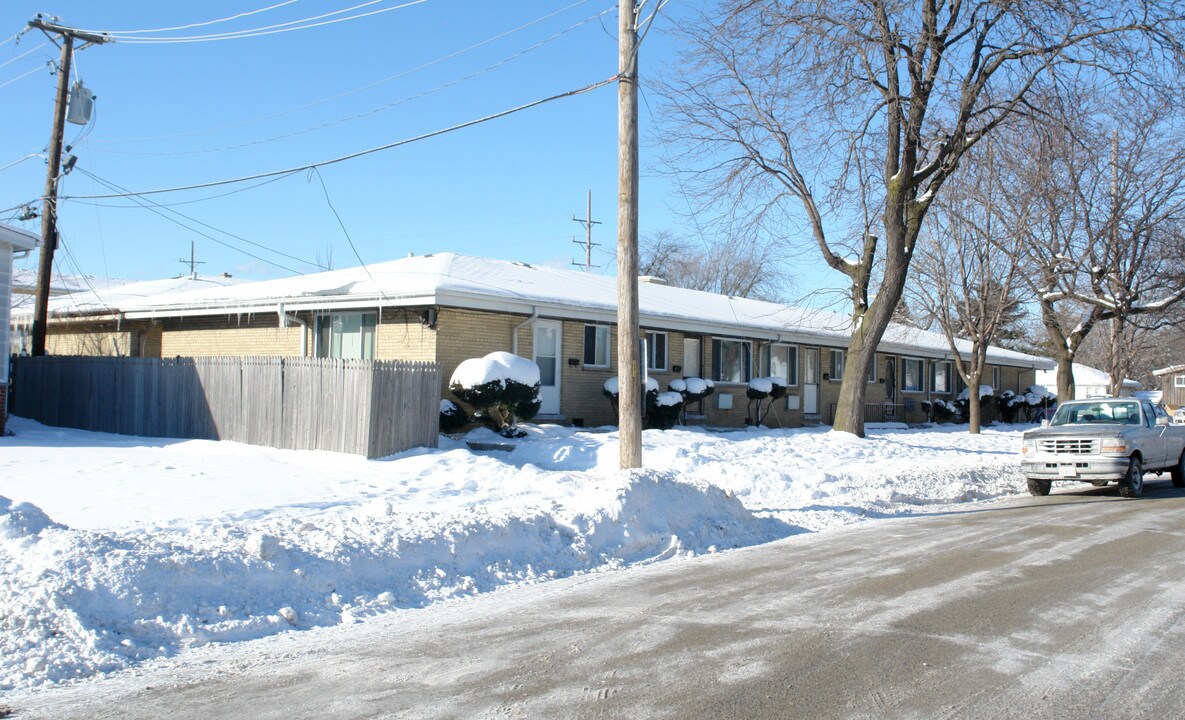 213 W Grand Ave in Melrose Park, IL - Building Photo