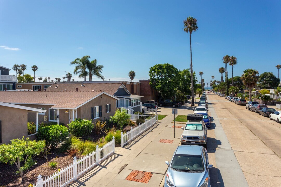 4915 Saratoga Ave in San Diego, CA - Building Photo
